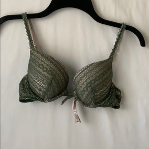 VICTORIA SECRET BRA!